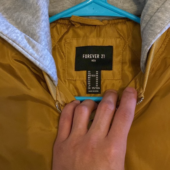 Yellowish Jacket - Picture 5 of 5